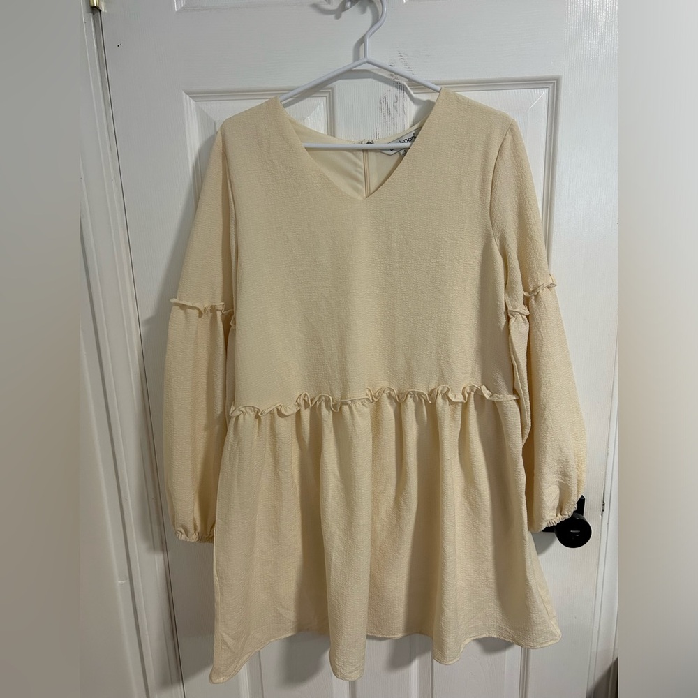 DAVI & DANI V-neck Ruffle Detail Dress